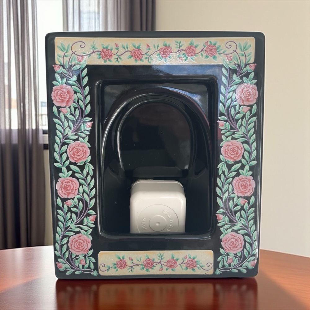 “That’s what friends are for”, musical photo frame, missing glass front, sweet